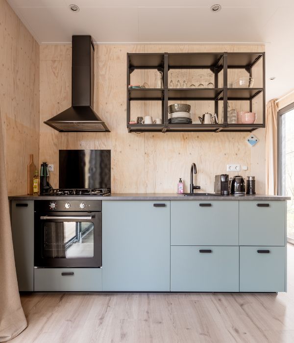 Volledig uitgeruste moderne keuken in Tiny House op de Veluwe